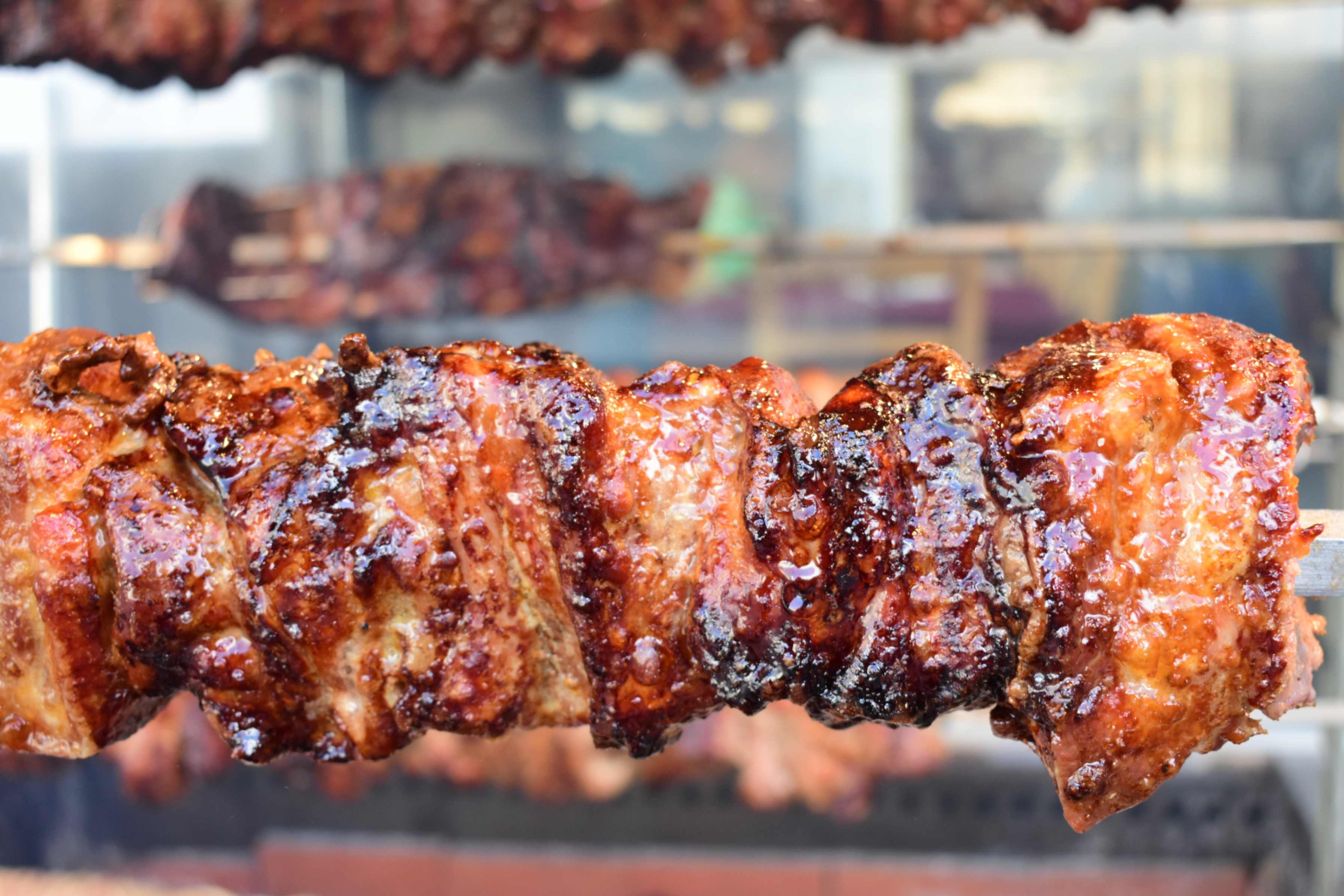 Kontosouvli roasting on the spit at Ο Γιατρός της Πείνας